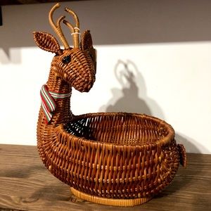 Reindeer wicker backet